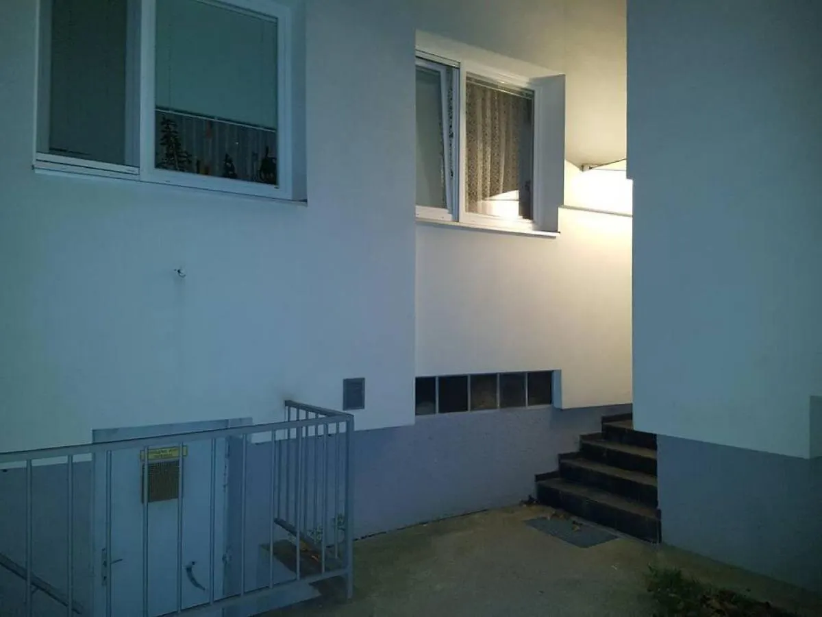 Esslinger Hauptstr Spacious Apartment With Loggia Vienna