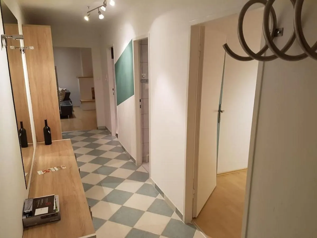 Esslinger Hauptstr Spacious Apartment With Loggia Vienna