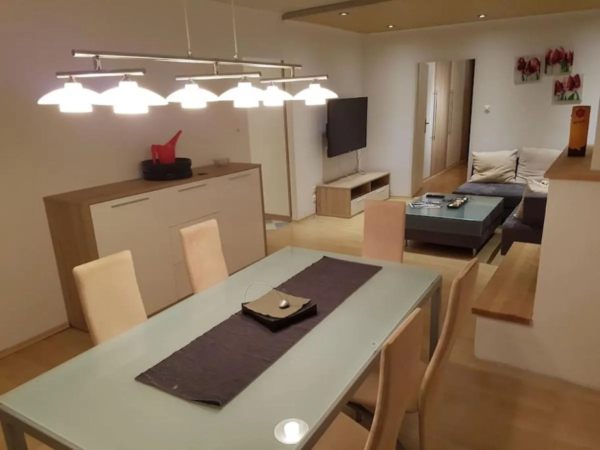 Esslinger Hauptstr Spacious Apartment With Loggia Vienna