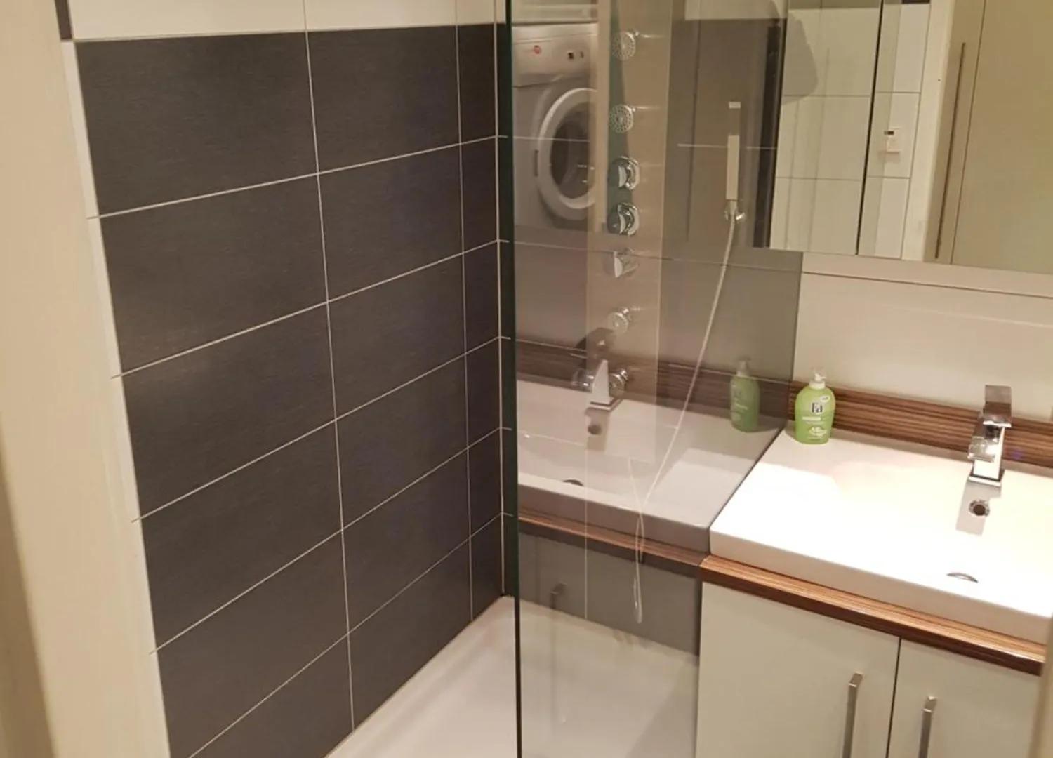 Esslinger Hauptstr Spacious Apartment With Loggia Vienna Austria